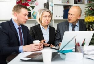 Kryzys płynności w firmie – jak skutecznie przeprowadzić restrukturyzację i odbudować zaufanie